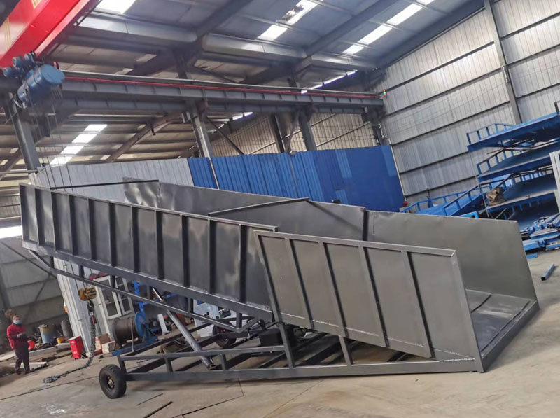 新疆移動式卸牛臺