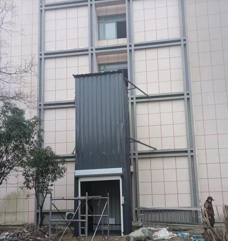 合肥室外彩鋼瓦外封導軌式升降機