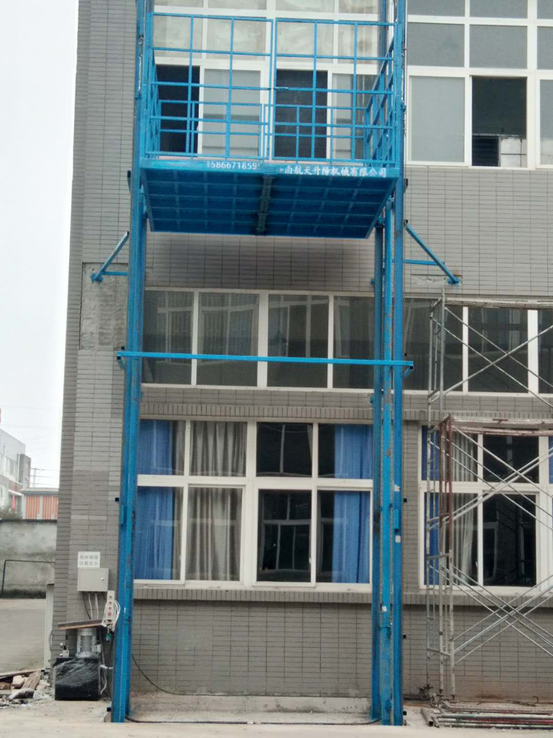 導(dǎo)軌式升降機(jī)